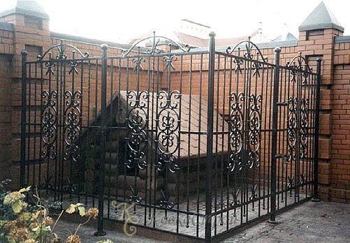 Кованые вольеры для собак уличные